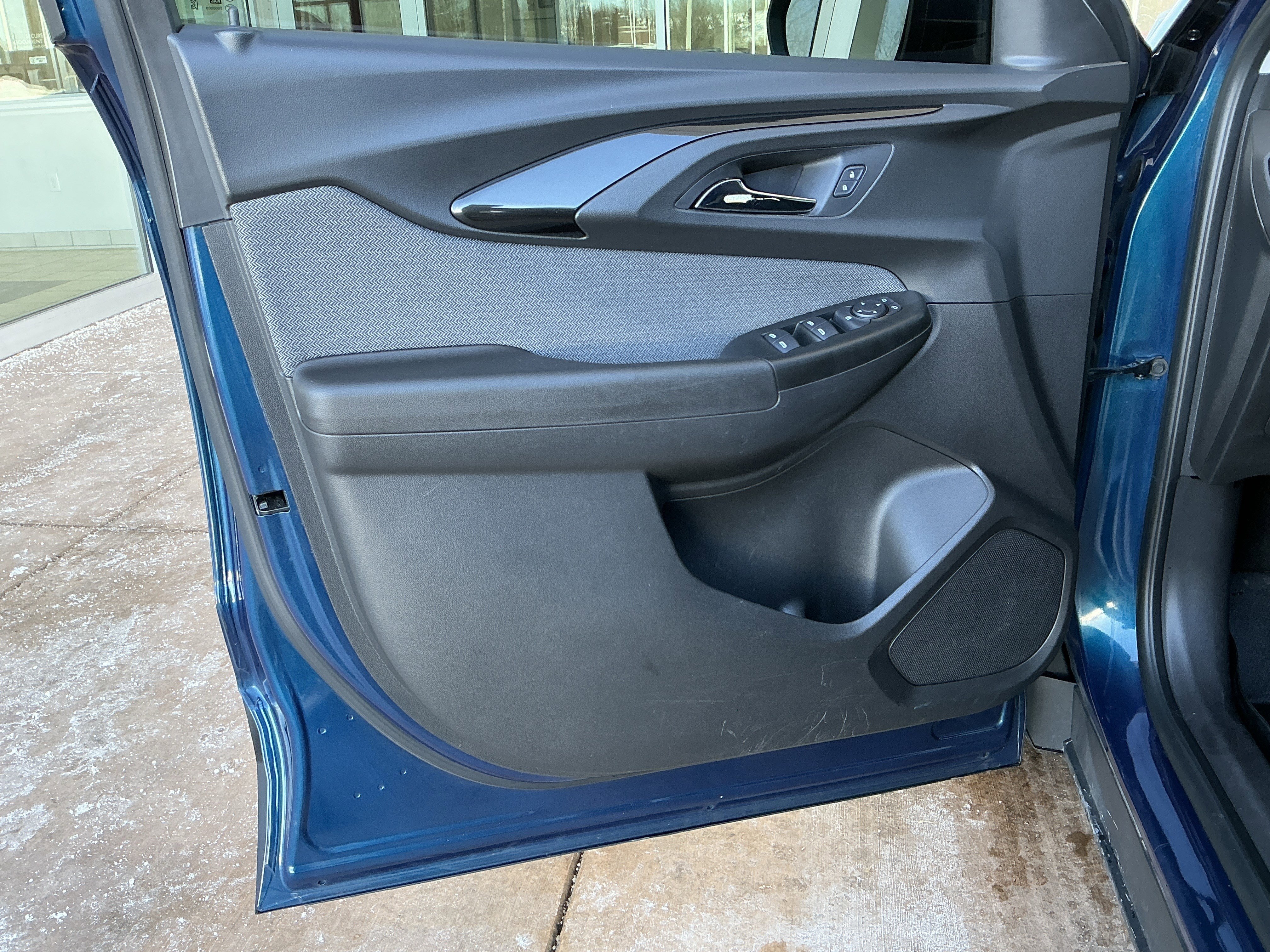 Used 2021 Chevrolet TrailBlazer LT w/ Convenience Package image 14