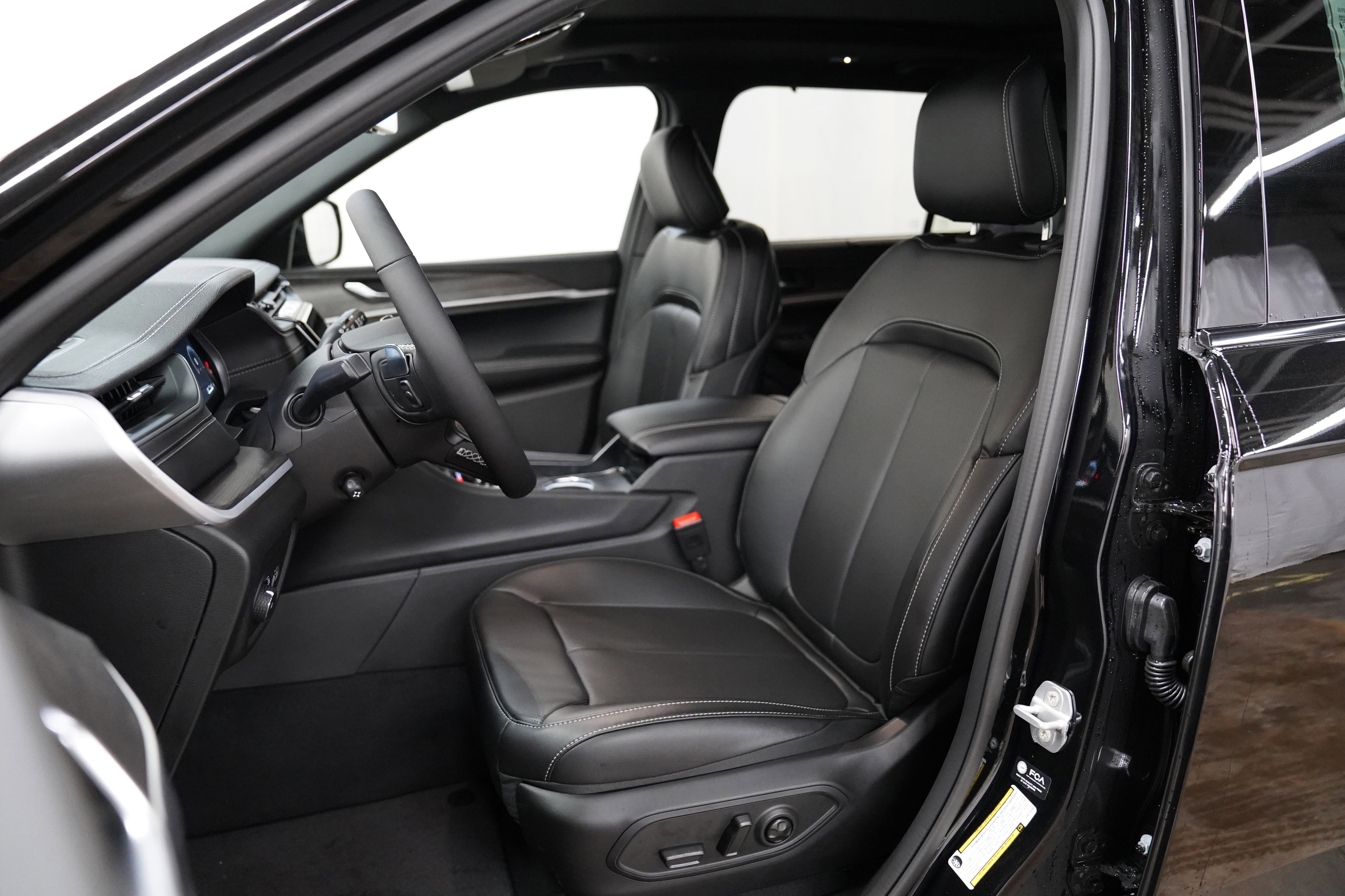 New 2025 Jeep Grand Cherokee L Limited video 4