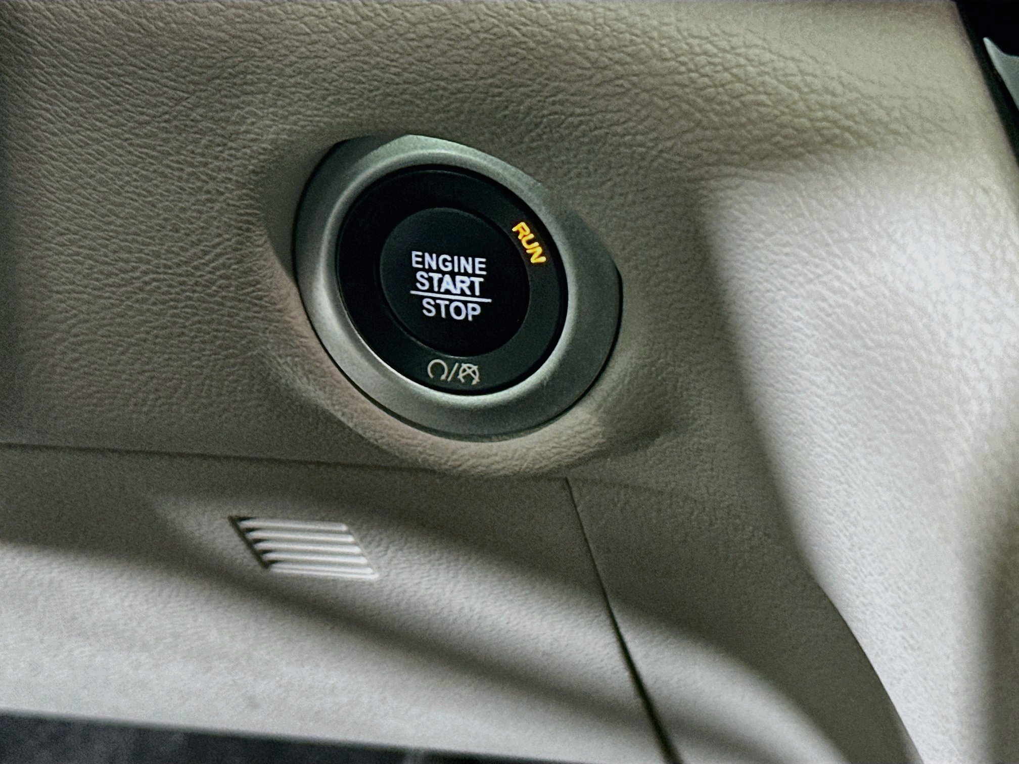 Used 2019 Chrysler Pacifica Touring-L FWD image 20