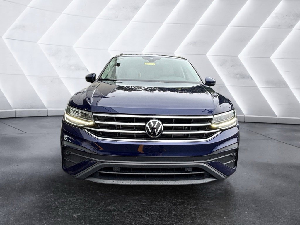 Certified 2024 Volkswagen Tiguan SE w/ Panoramic Sunroof Package AWD/4WD image 2