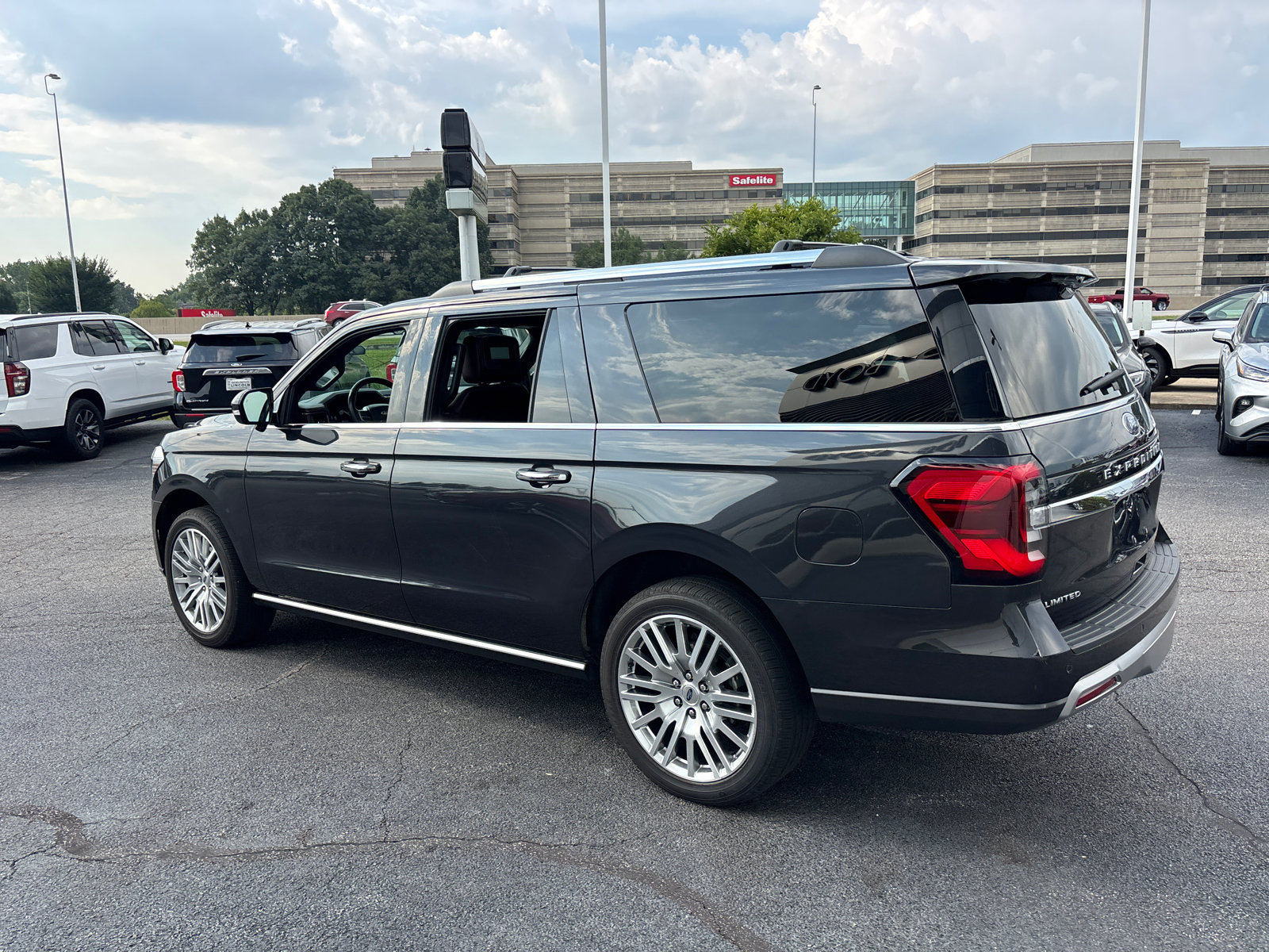 Used 2024 Ford Expedition Max Limited w/ Excursion Package AWD/4WD image 5
