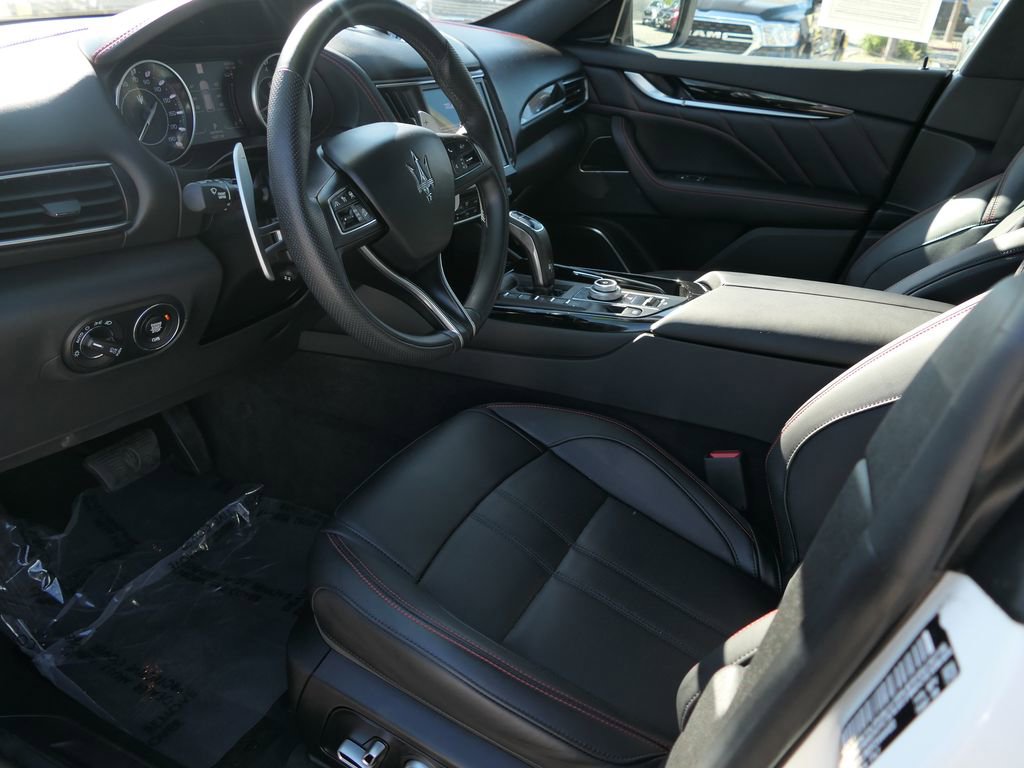 Used 2024 Maserati Levante GT Ultima image 13