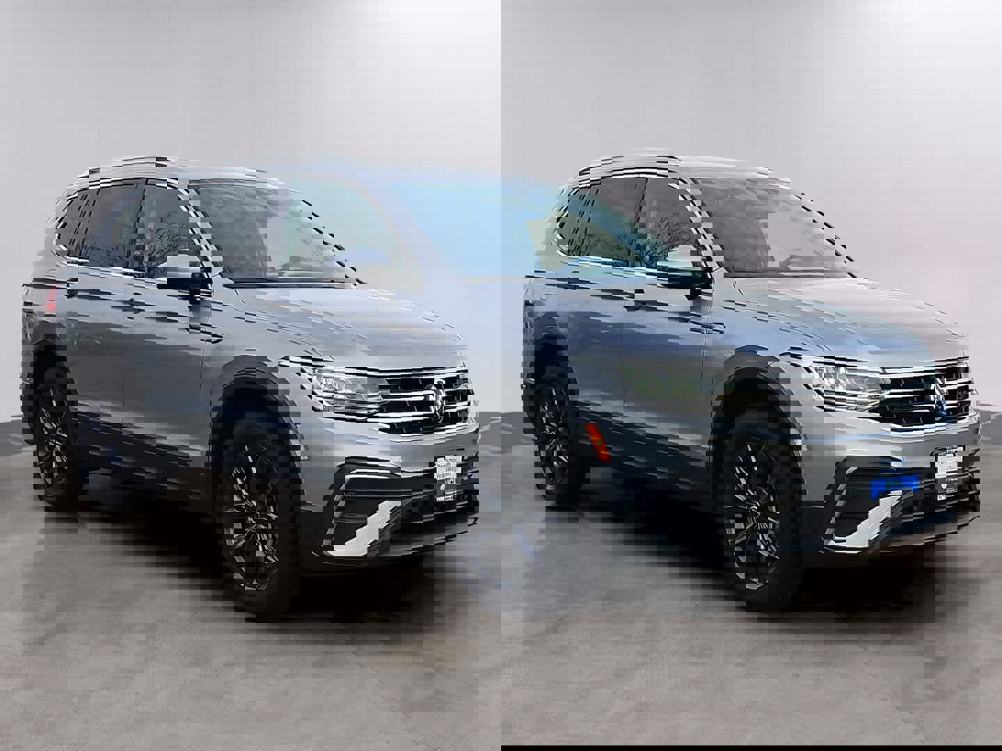 Used 2024 Volkswagen Tiguan Wolfsburg Edition image 3