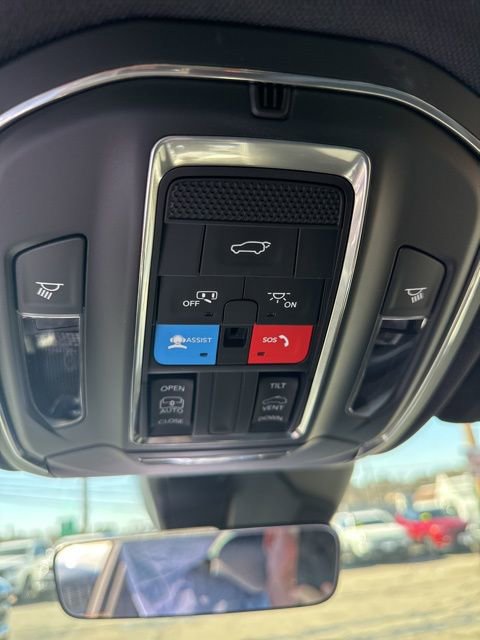 Certified 2025 Jeep Grand Cherokee Altitude image 36