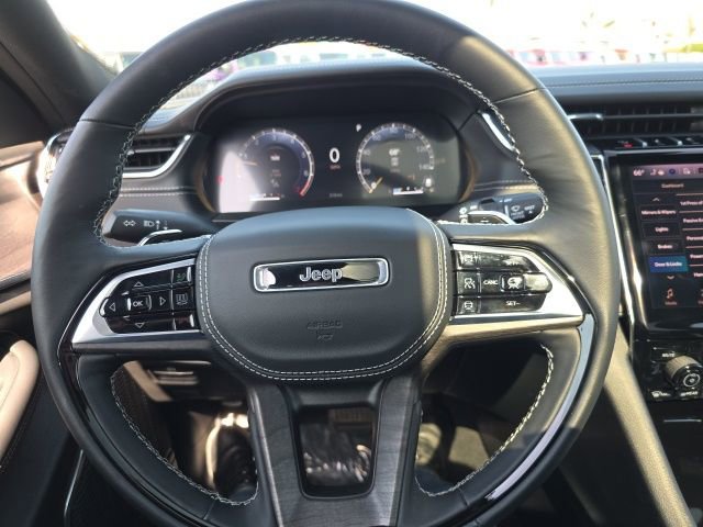 Used 2025 Jeep Grand Cherokee Overland w/ Adv Protech Group III image 19