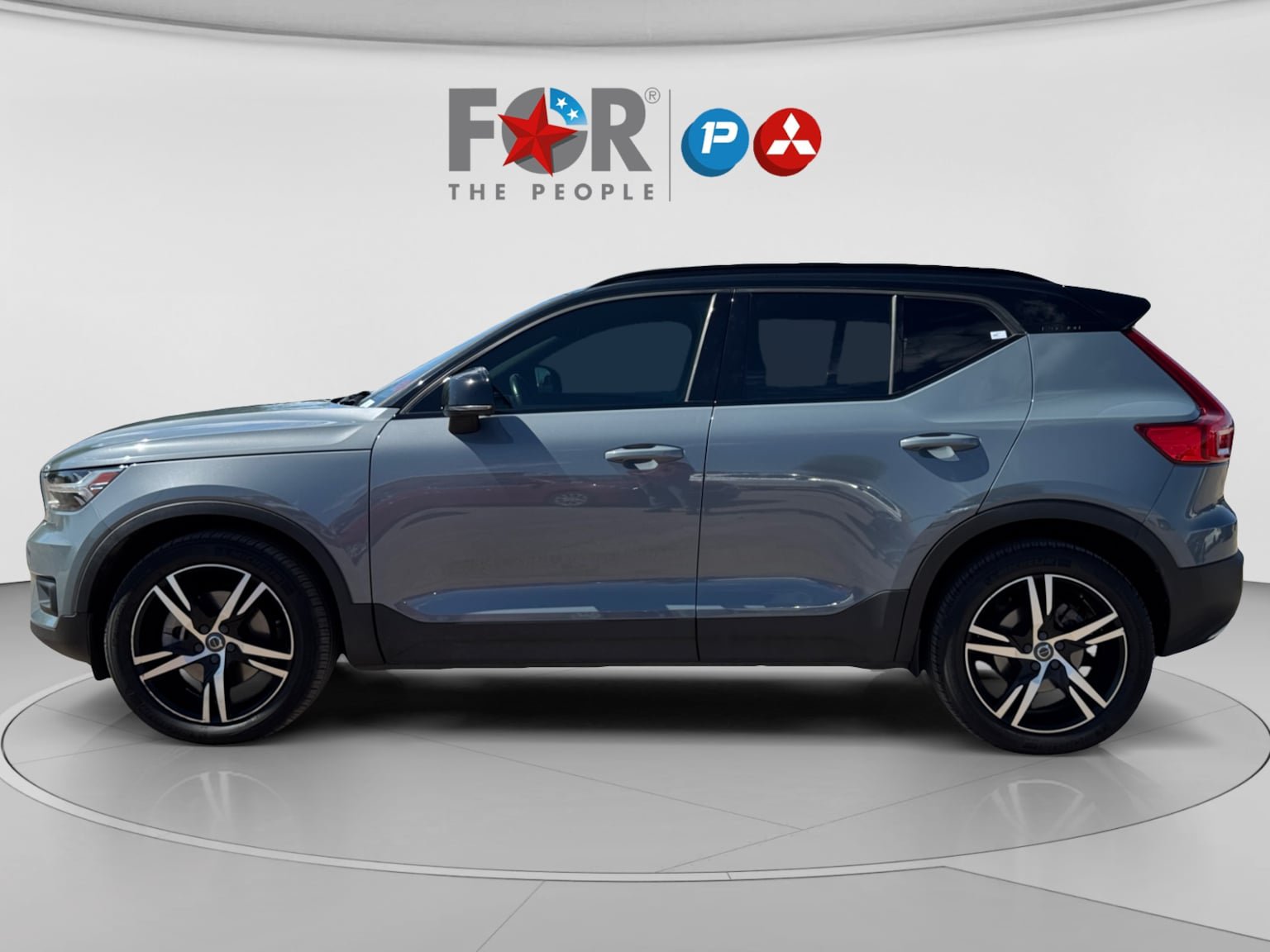 Used 2020 Volvo XC40 T5 R-Design w/ Protection Package AWD/4WD image 2