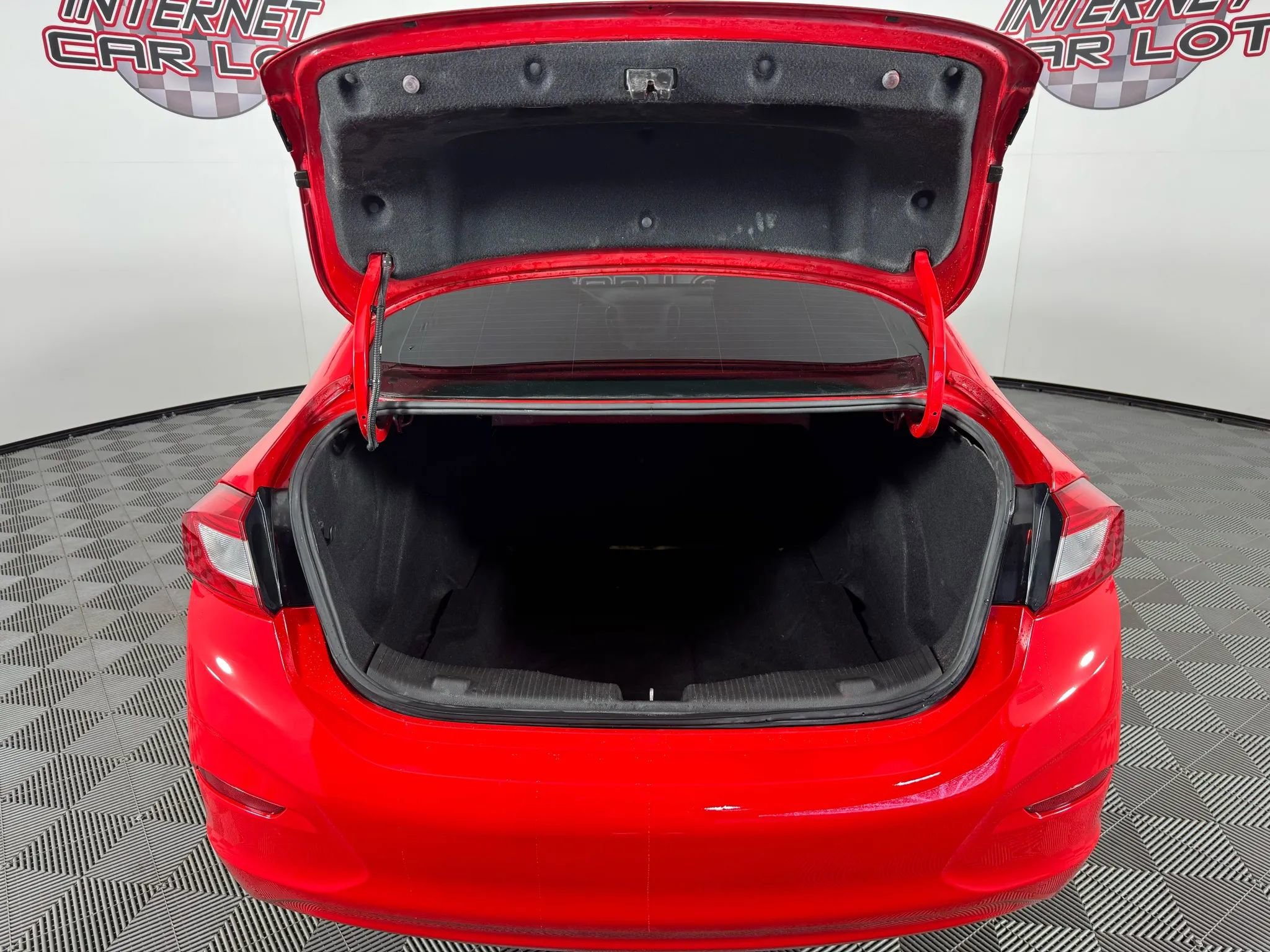 Used 2018 Chevrolet Cruze LS image 23