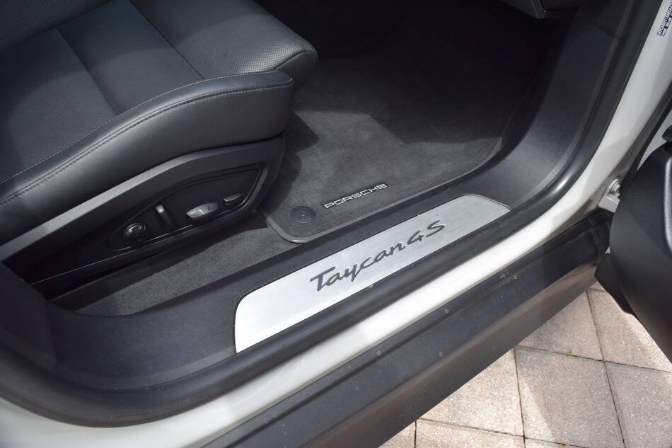 Used 2021 Porsche Taycan 4S AWD/4WD image 48