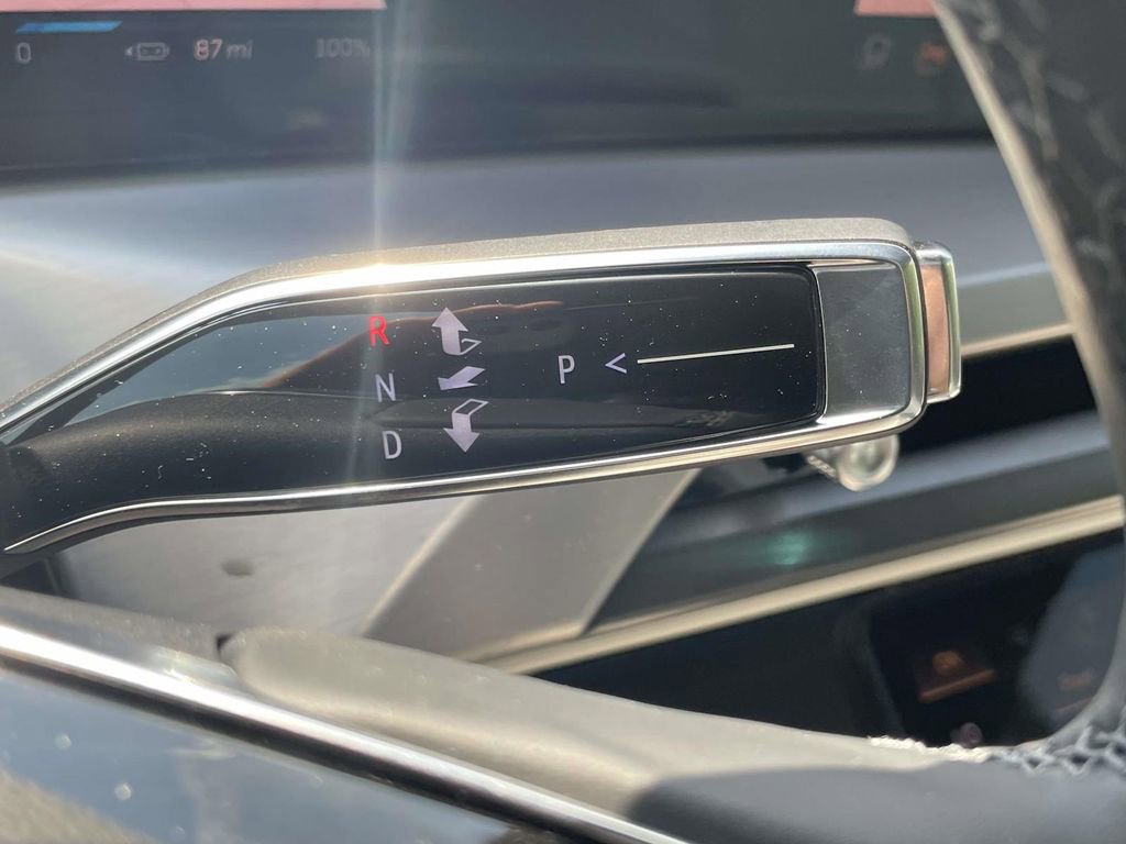 New 2026 Cadillac Vistiq Luxury w/ LPO, Premium Carpet Package image 27