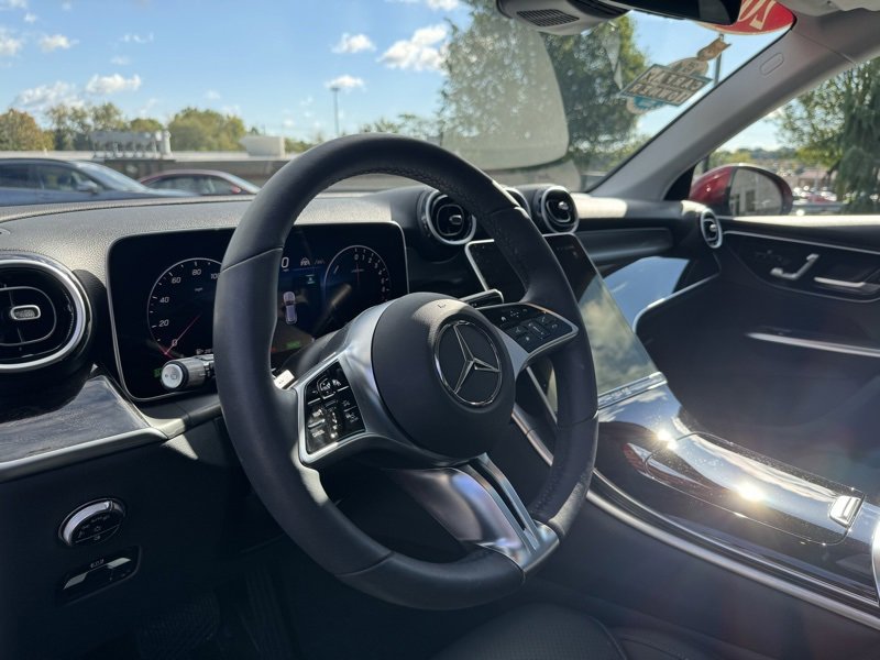 Used 2025 Mercedes-Benz GLC 350e 4MATIC image 11