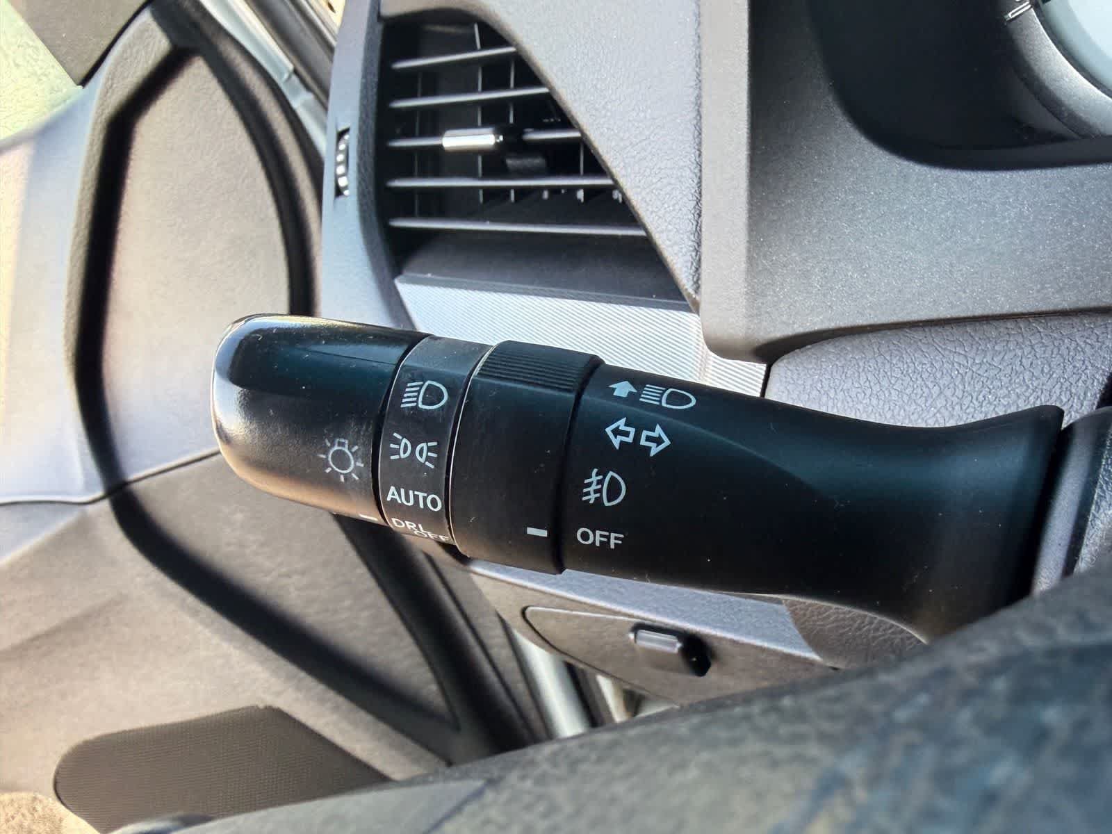Used 2015 Toyota Sienna SE Premium FWD image 22