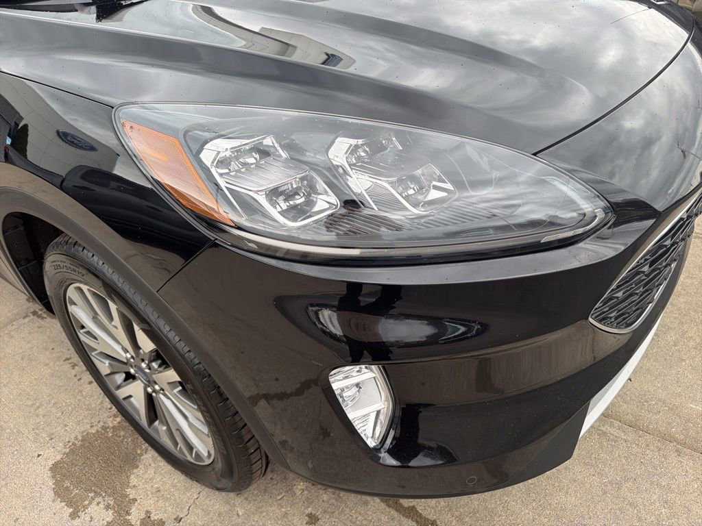 Used 2022 Ford Escape Titanium image 18