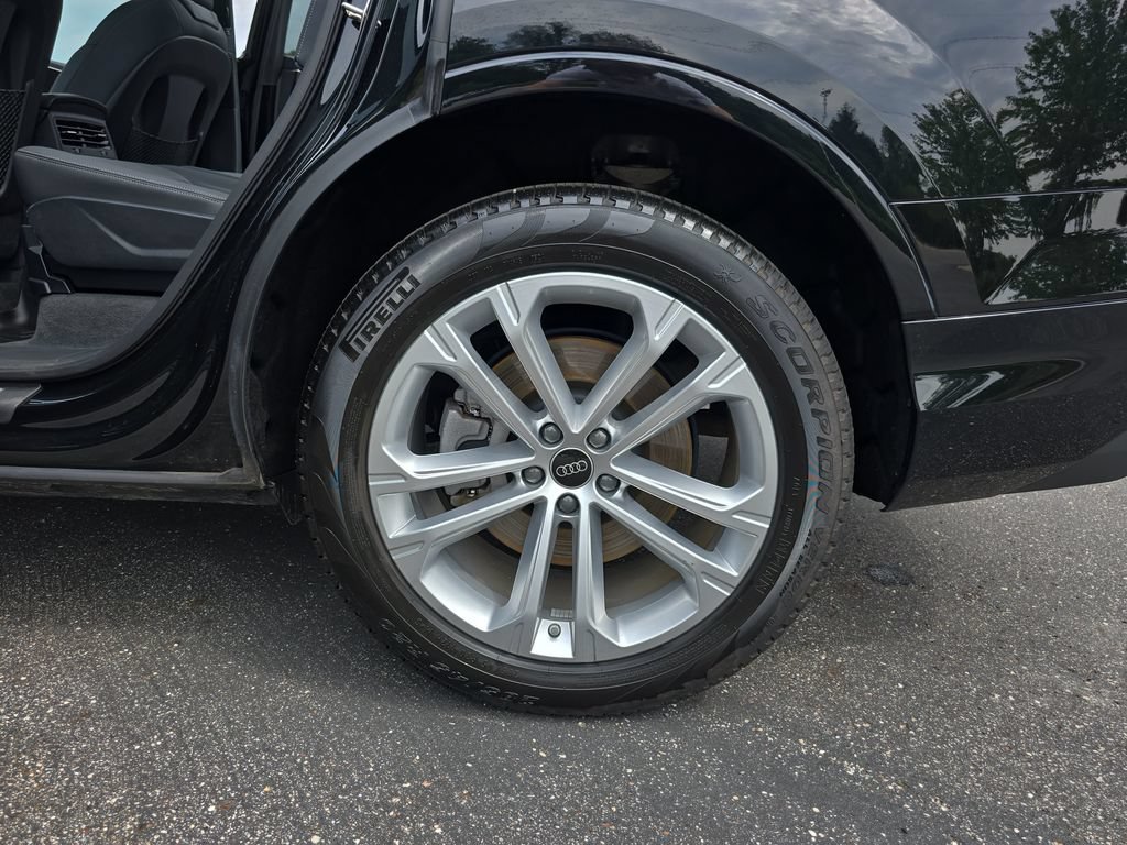 Used 2025 Audi Q7 2.0T Premium w/ Convenience Package AWD/4WD image 37