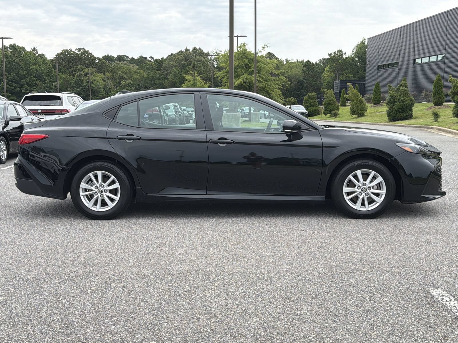 Used 2025 Toyota Camry LE FWD image 6