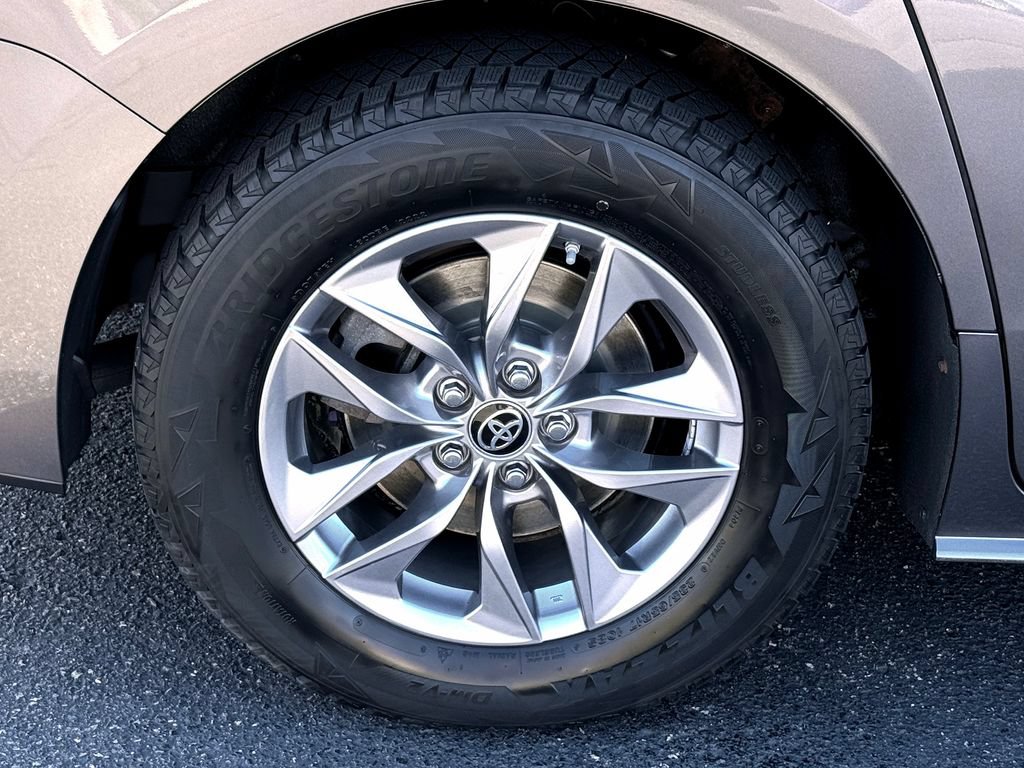 Used 2021 Toyota Sienna XLE AWD/4WD image 15