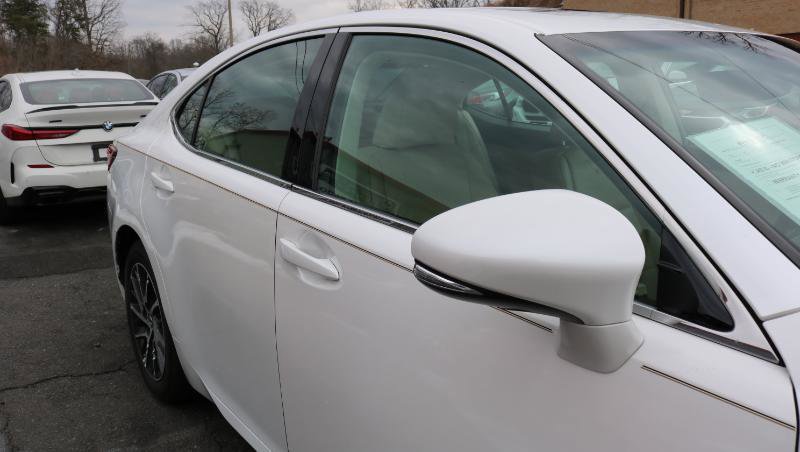 Used 2018 Lexus ES 350 w/ Luxury Package w/Wood Trim image 9