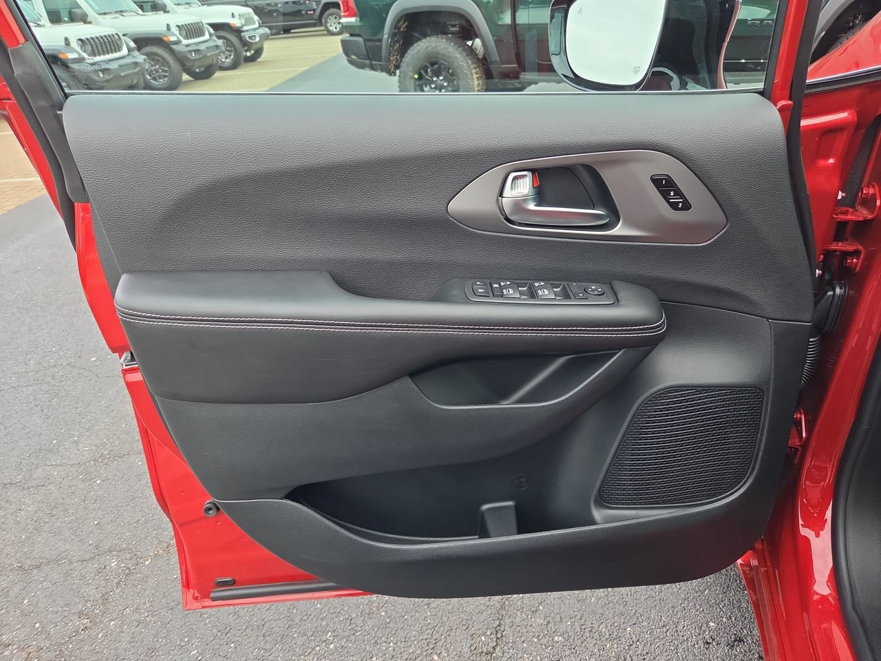 New 2027 Chrysler Pacifica Select AWD/4WD image 20