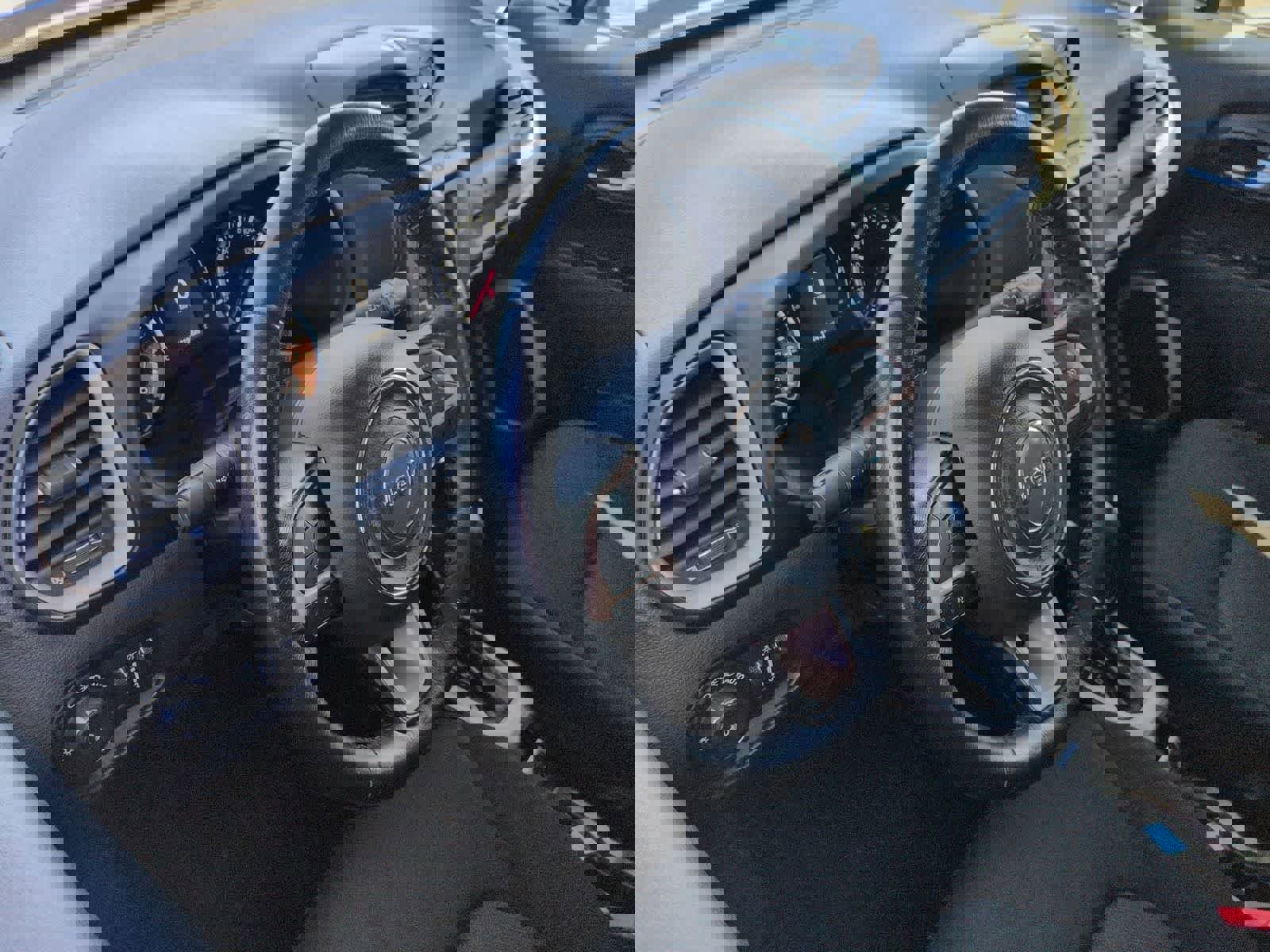 Used 2017 Jeep Renegade Latitude image 10