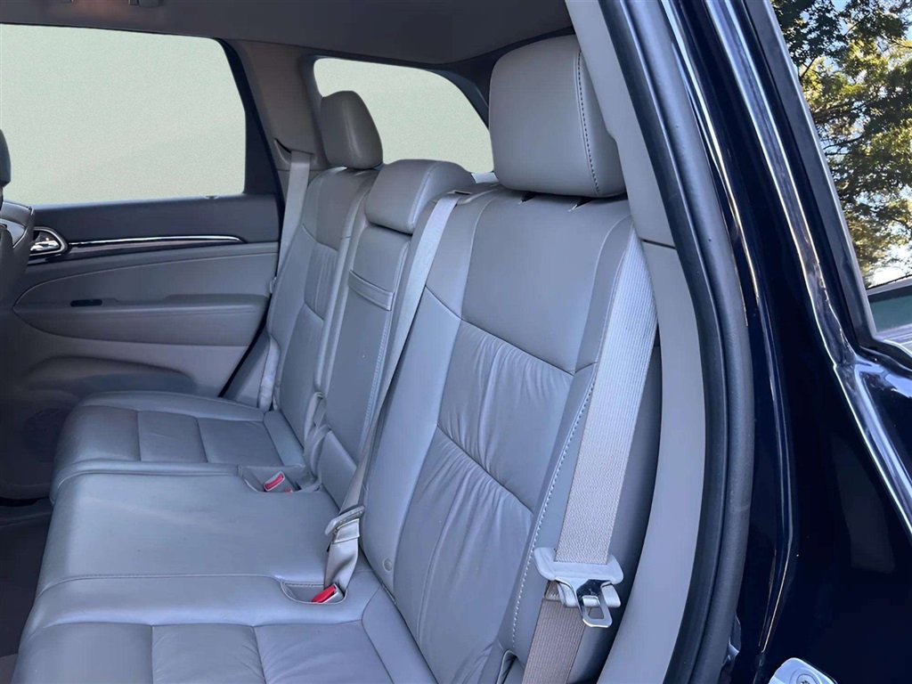 Used 2011 Jeep Grand Cherokee Laredo AWD/4WD image 16