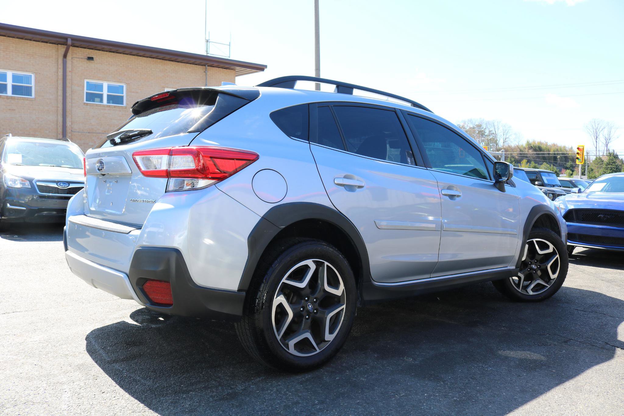 Used 2019 Subaru Crosstrek 2.0i Limited w/ Moonroof Package AWD/4WD image 2