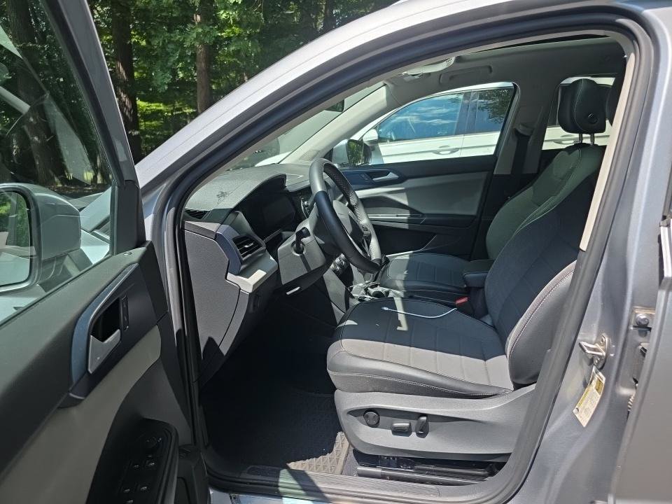 Certified 2022 Volkswagen Taos SE w/ Panoramic Sunroof Package FWD image 5