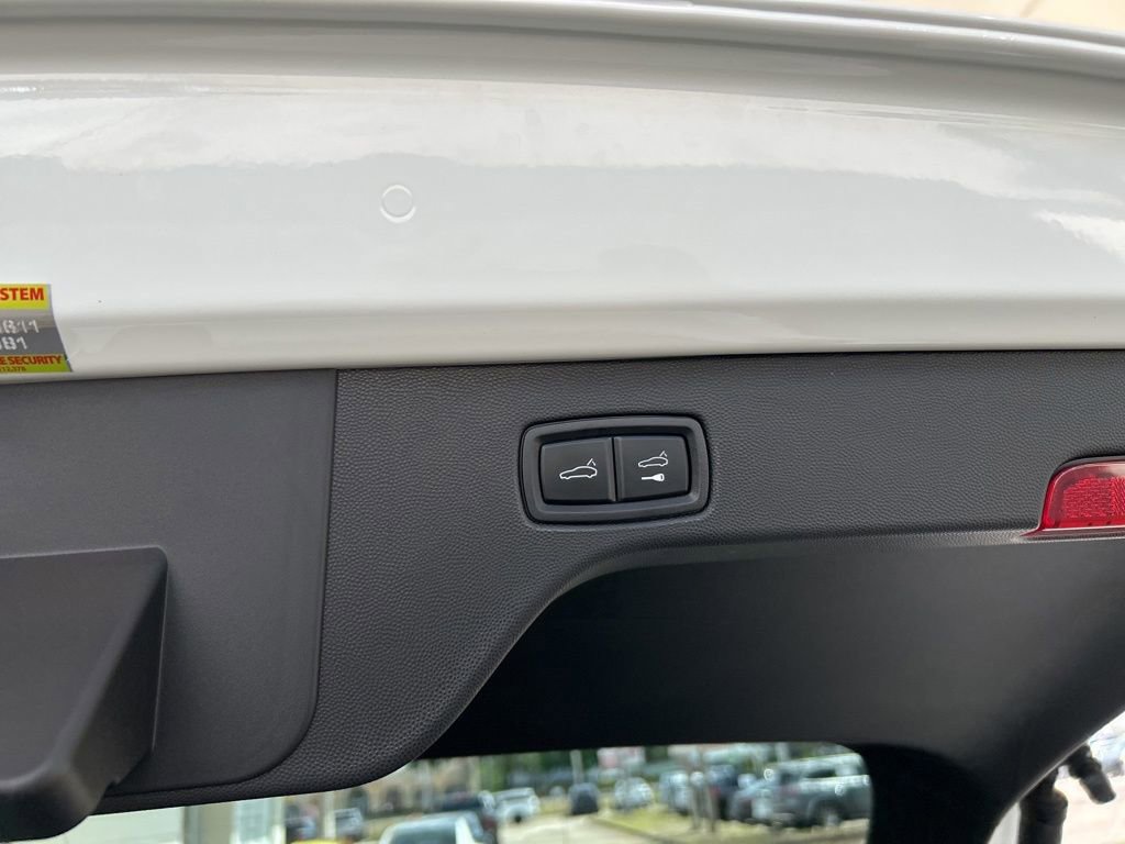 Used 2025 Porsche Macan Electric image 32