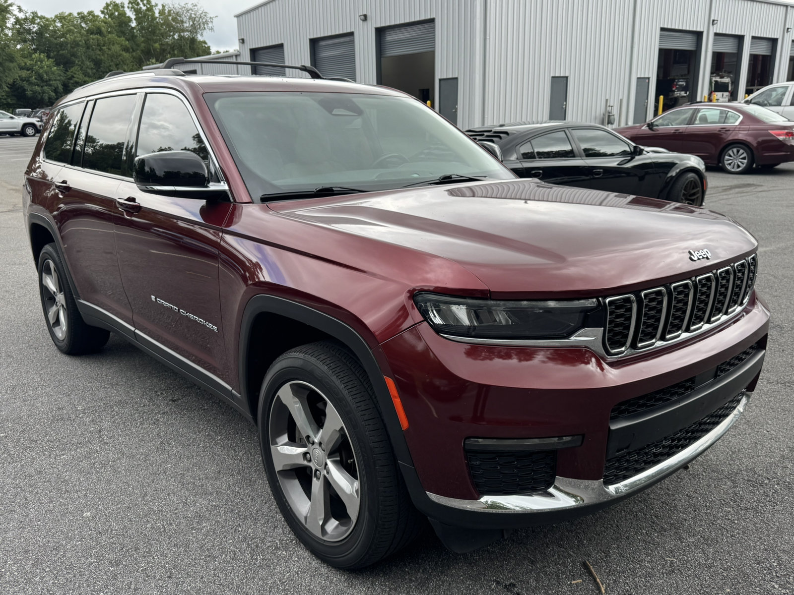 Used 2021 Jeep Grand Cherokee L Limited AWD/4WD image 3
