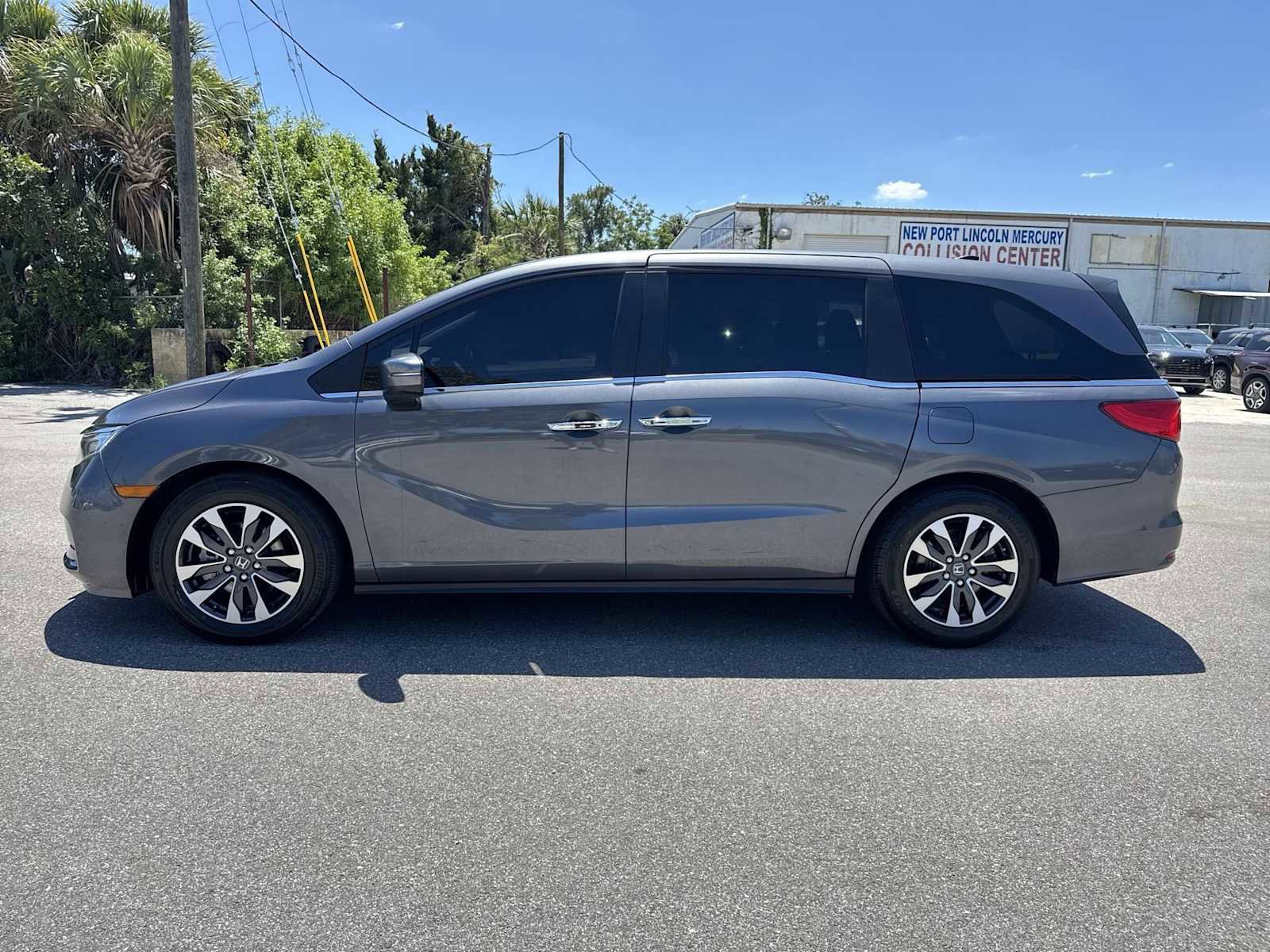 Used 2024 Honda Odyssey EX-L image 3