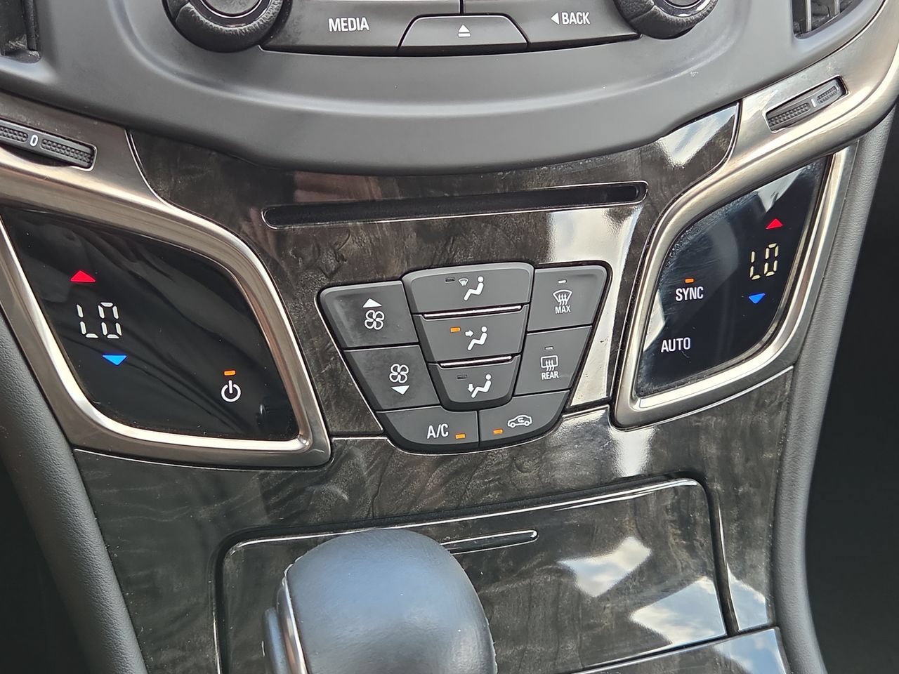 Used 2015 Buick LaCrosse FWD image 35