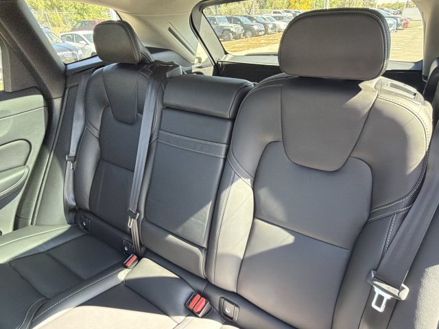 Used 2022 Volvo XC60 B6 Inscription w/ Protection Package Premier AWD/4WD image 32