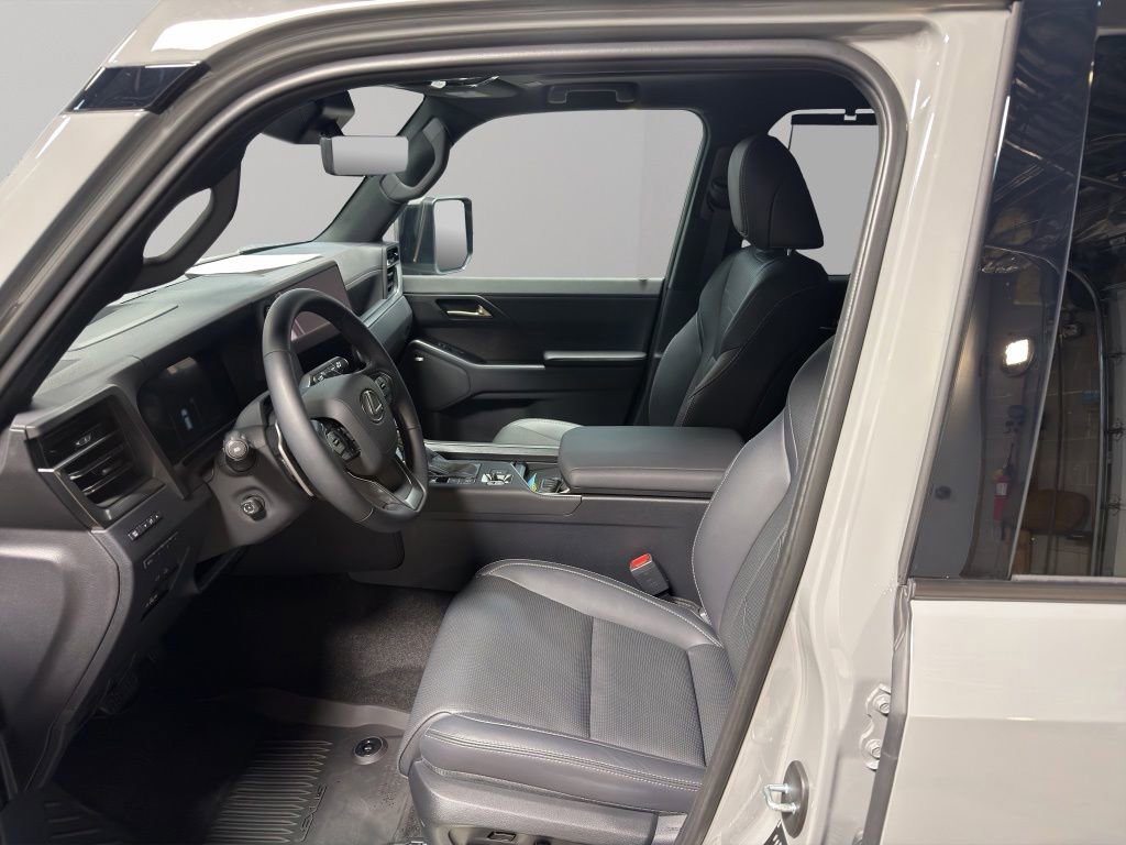 Used 2026 Lexus GX 550 w/ Accessory Package (2T) AWD/4WD image 9