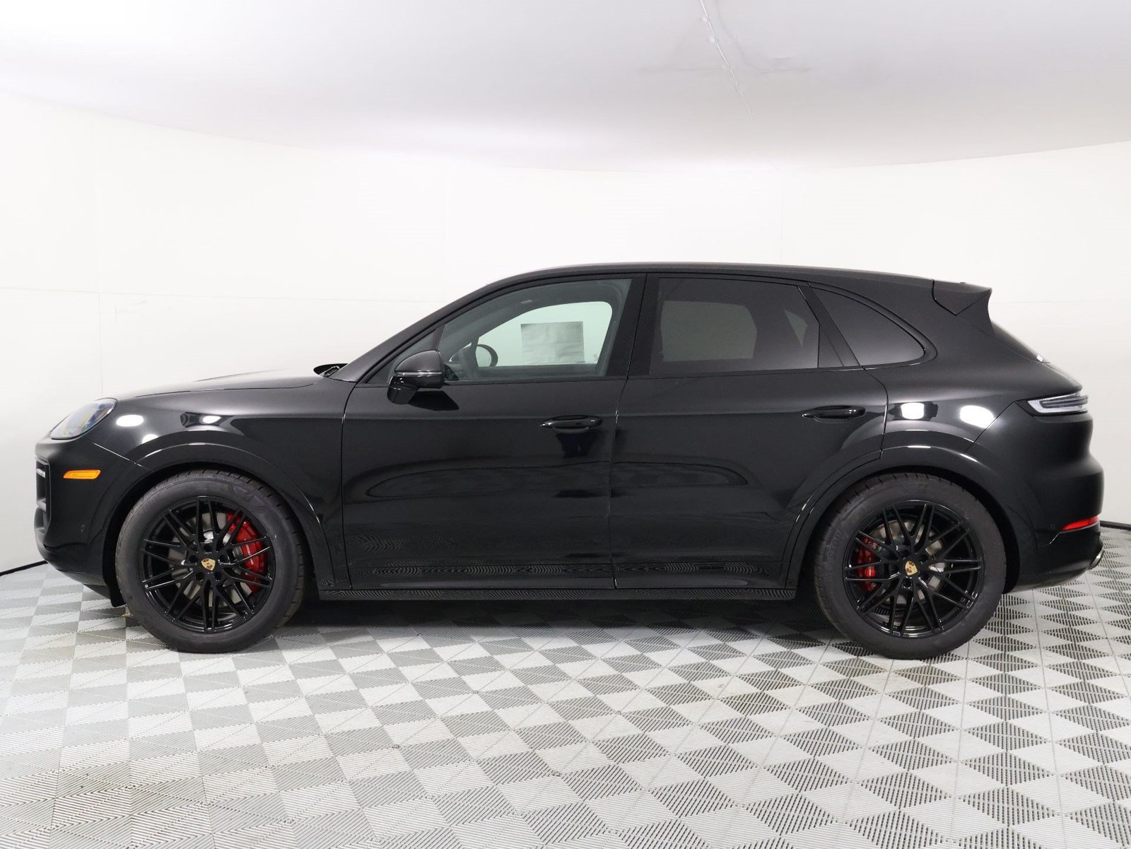 New 2026 Porsche Cayenne GTS AWD/4WD image 2