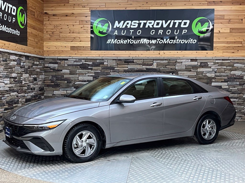 Certified 2024 Hyundai Elantra SE FWD image 11