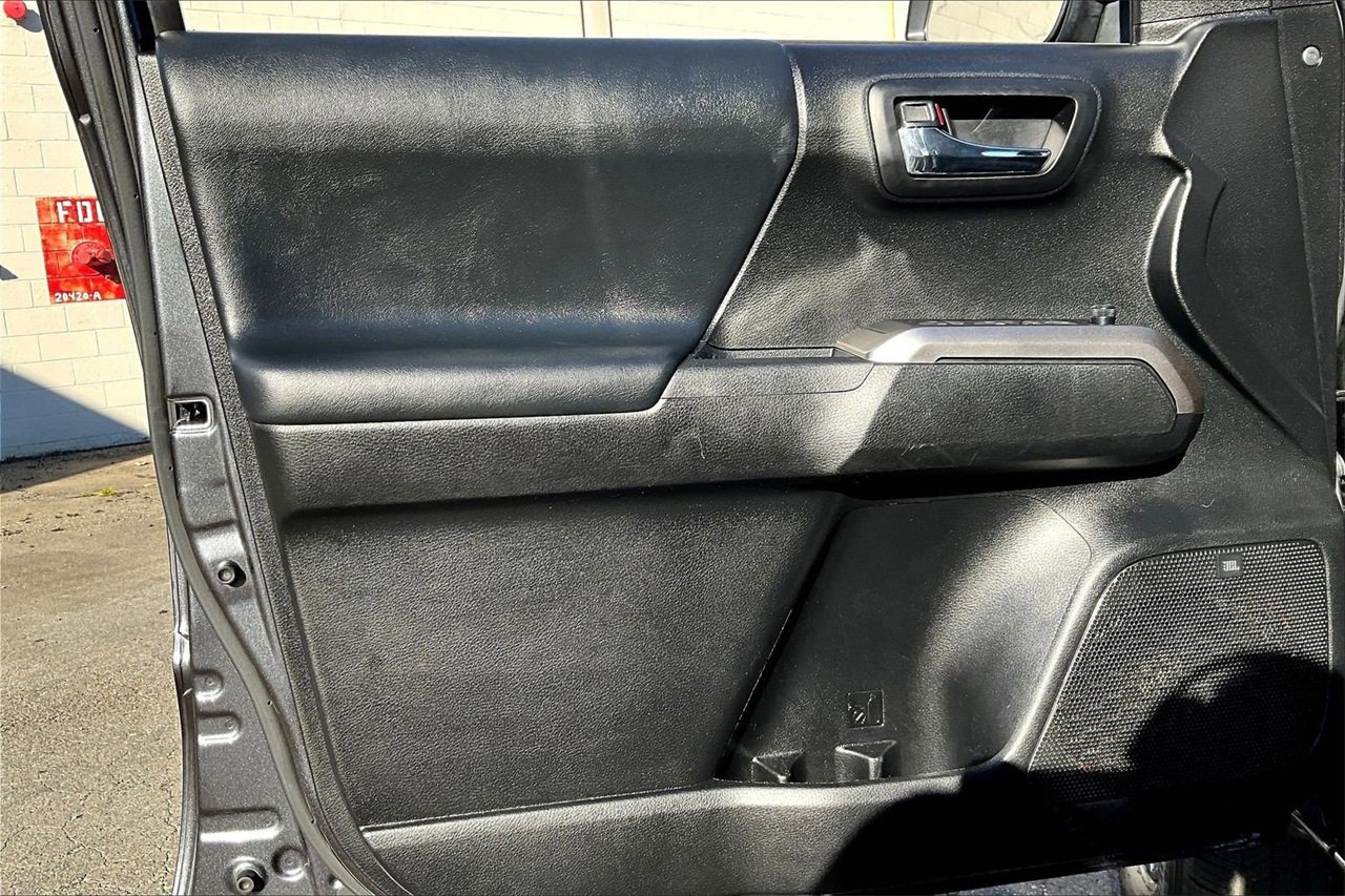 Used 2022 Toyota Tacoma Limited image 25