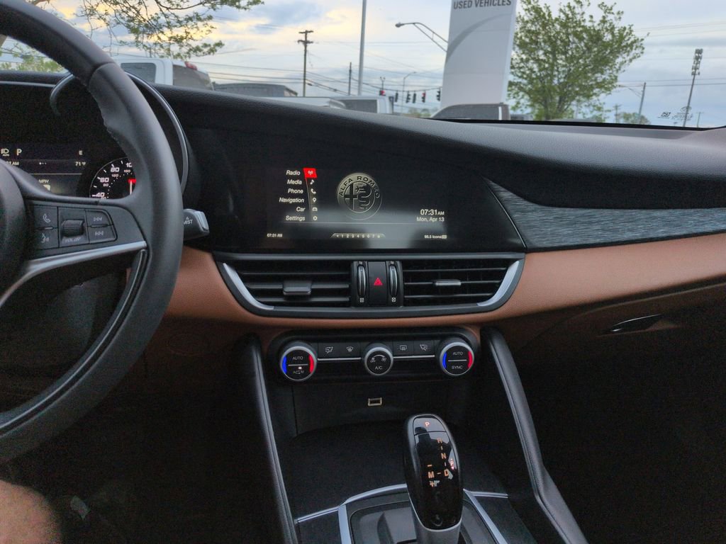 Used 2019 Alfa Romeo Giulia AWD image 17