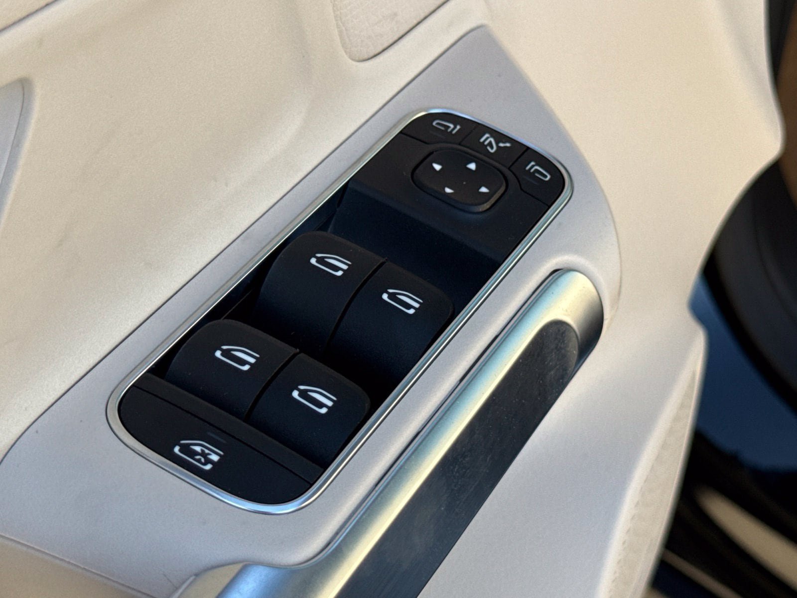 New 2026 Mercedes-Benz GLB 250 4MATIC image 17