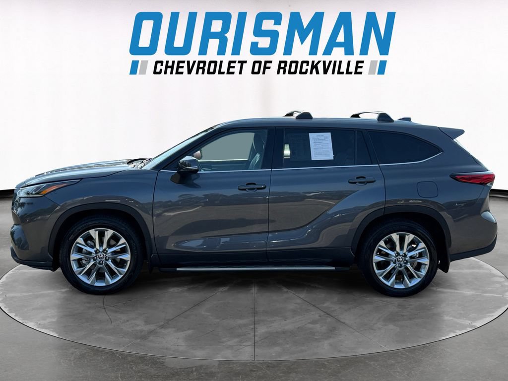 Used 2022 Toyota Highlander Limited FWD image 3