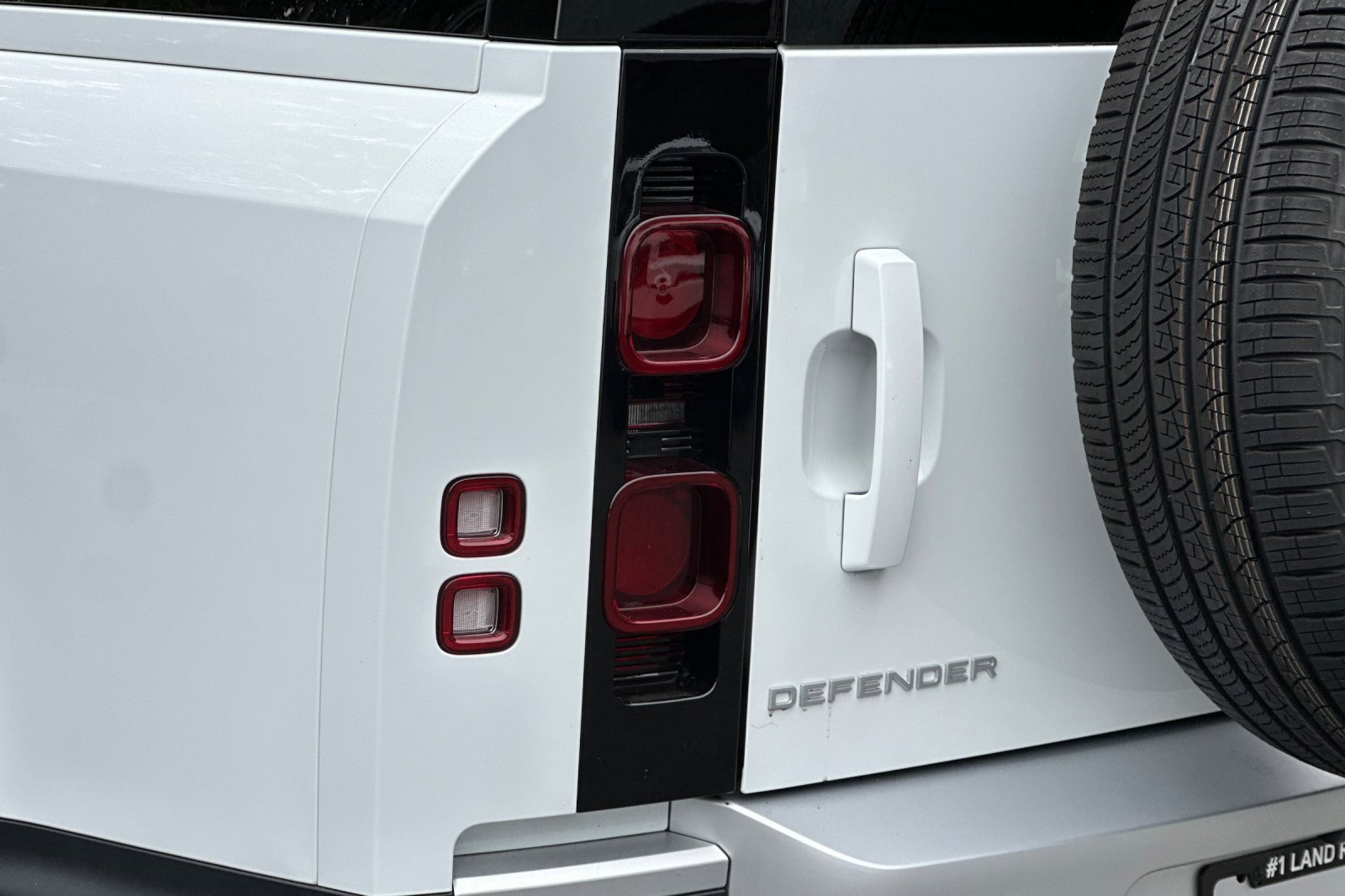 Used 2025 Land Rover Defender 130 S image 14