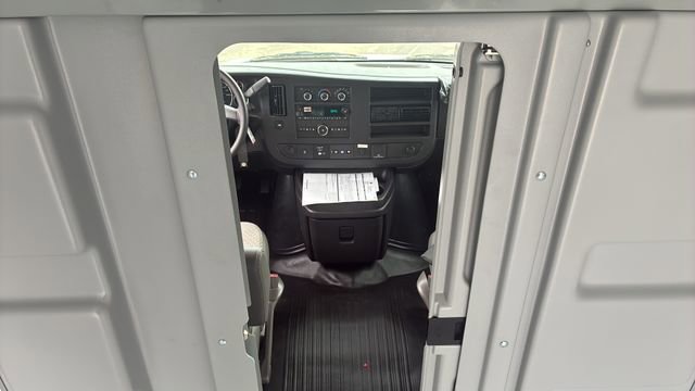 New 2024 Chevrolet Express 3500 RWD image 30