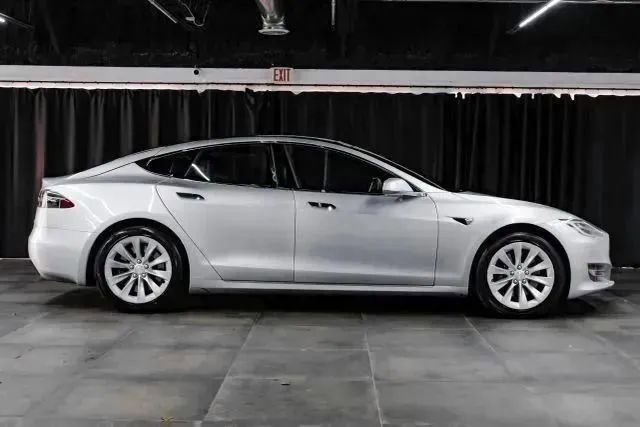 Used 2018 Tesla Model S 75D image 10