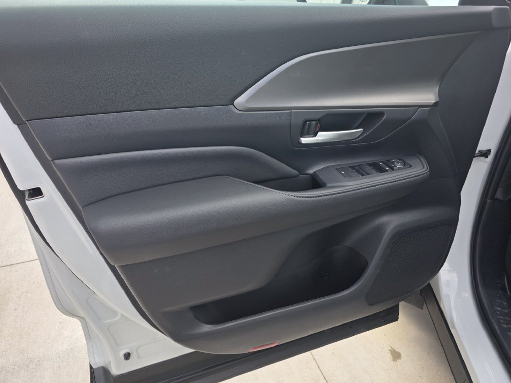 Used 2025 Toyota Grand Highlander FWD image 11