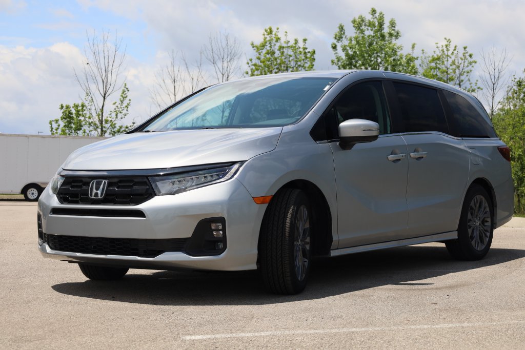 New 2027 Honda Odyssey Touring image 3