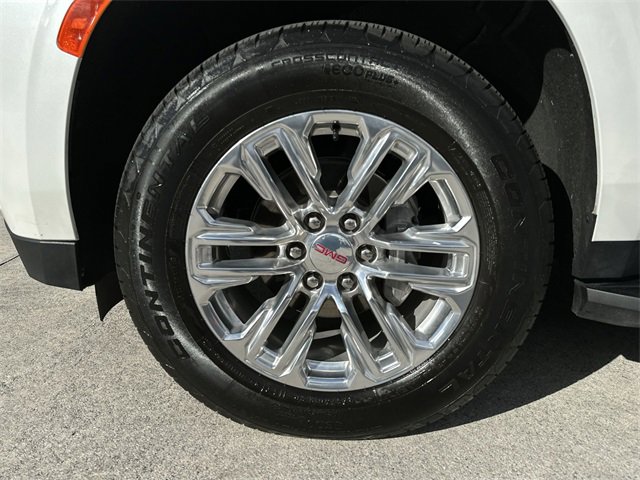 Used 2023 GMC Yukon SLT w/ SLT Luxury Package image 18