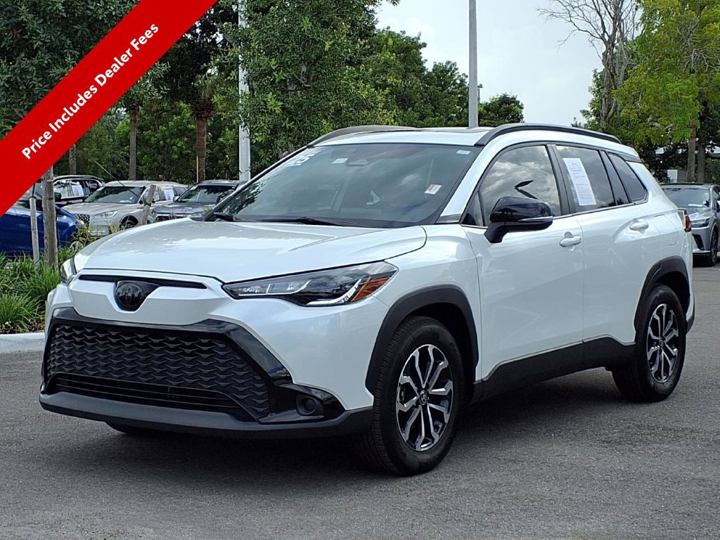 Used 2025 Toyota Corolla Cross AWD Hybrid w/ Moonroof Package image 4