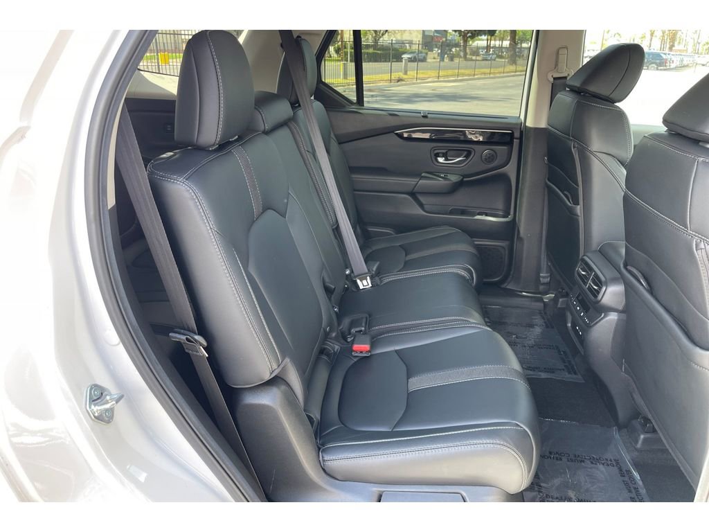 Certified 2025 Honda Pilot Touring image 19