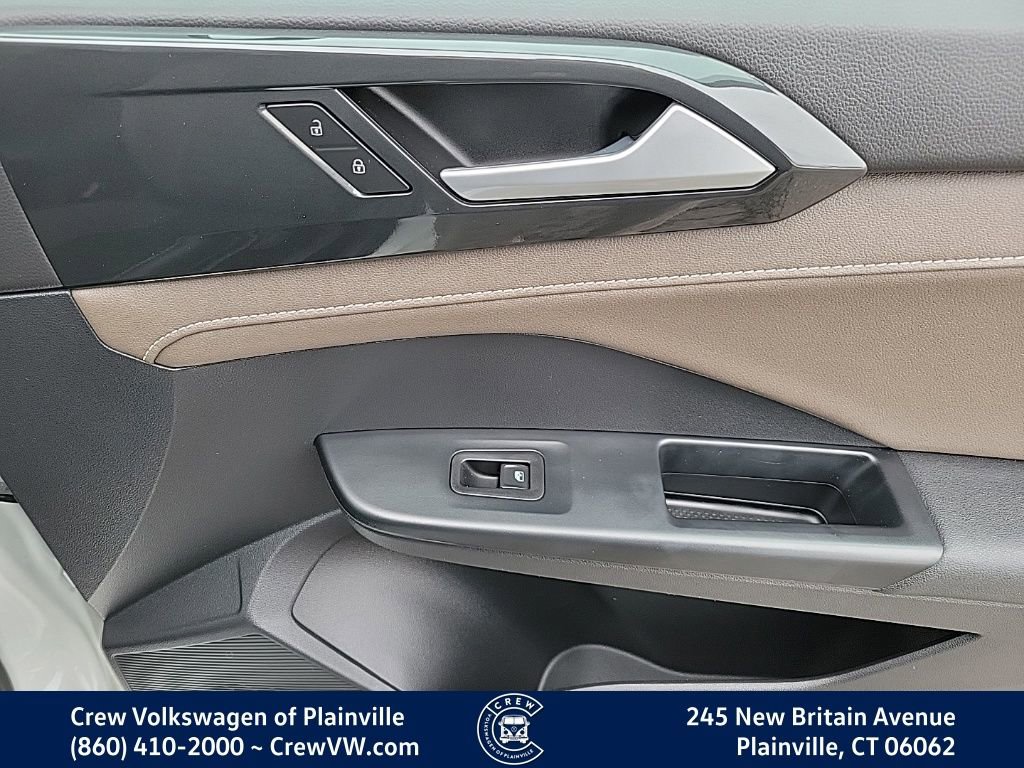 Certified 2022 Volkswagen Taos SEL image 43