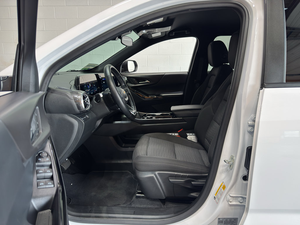 Used 2026 Chevrolet Equinox LT AWD/4WD image 14
