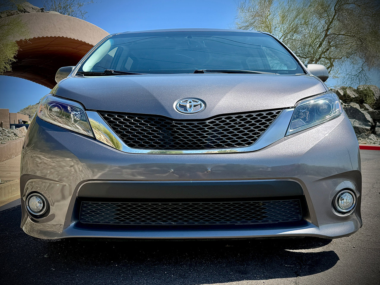 Used 2015 Toyota Sienna SE image 9