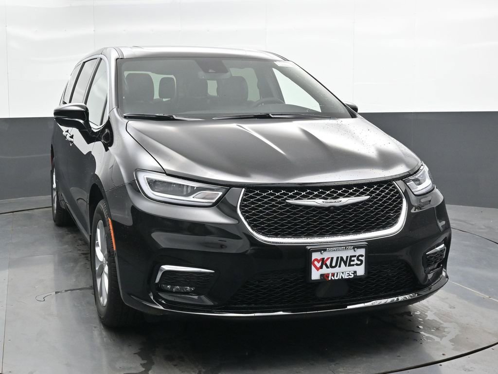 New 2026 Chrysler Pacifica Select image 4