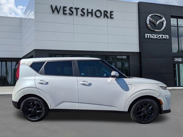 Used 2022 Kia Soul LX w/ Technology Package image 2